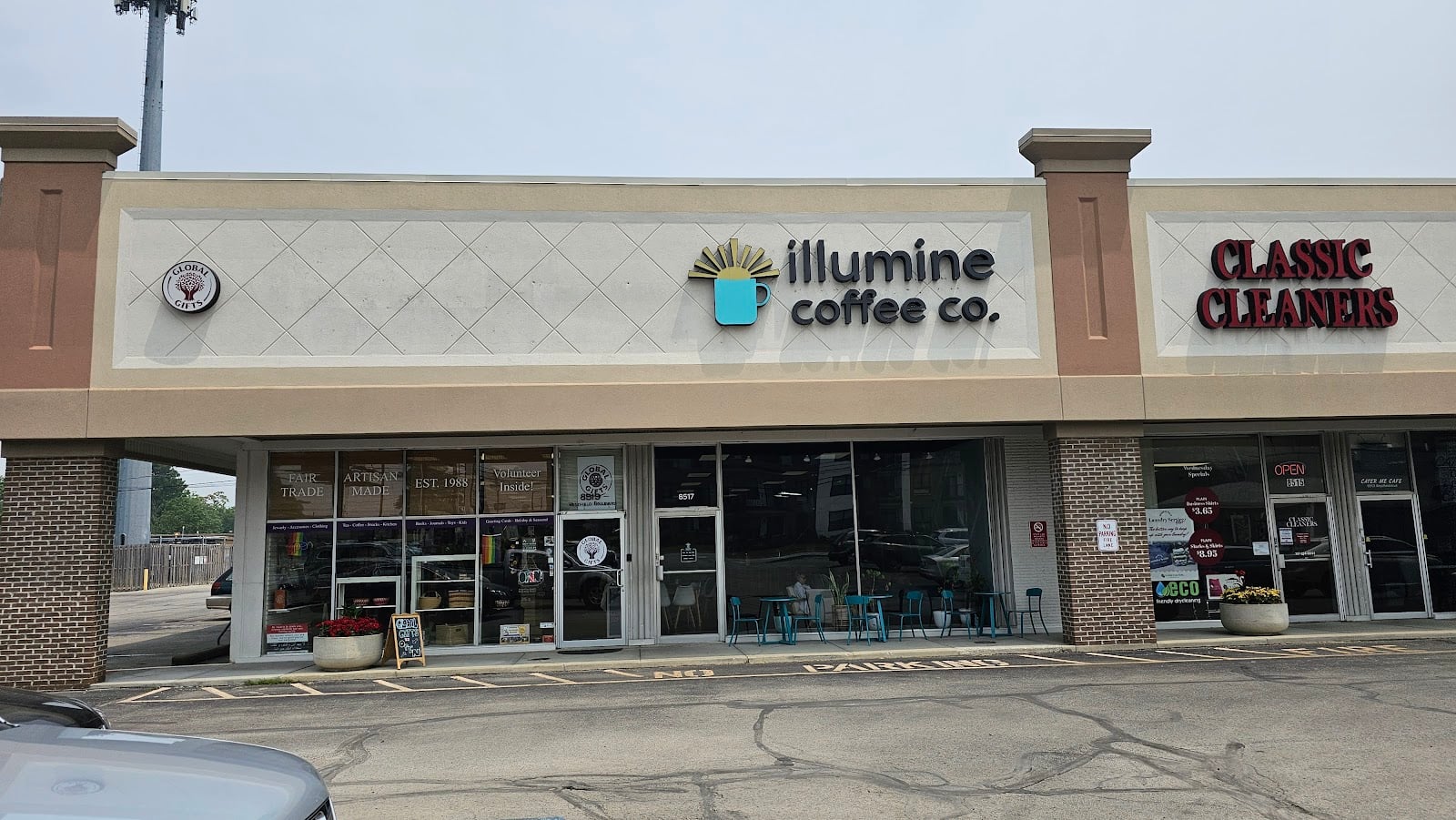 Illumine Coffee - Nora interior