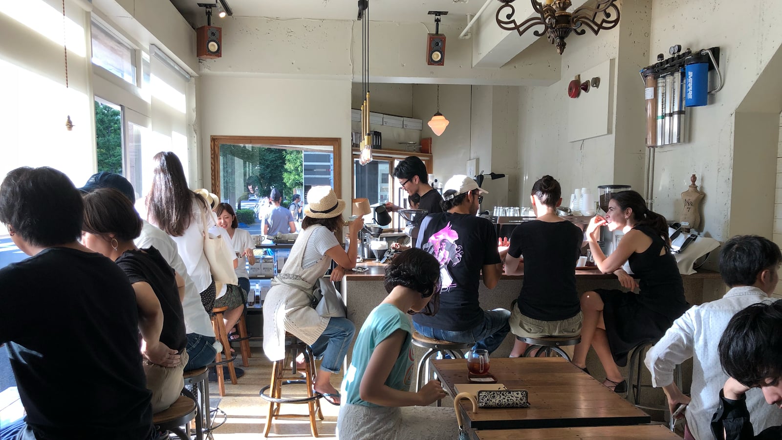 GLITCH COFFEE & ROASTERS interior