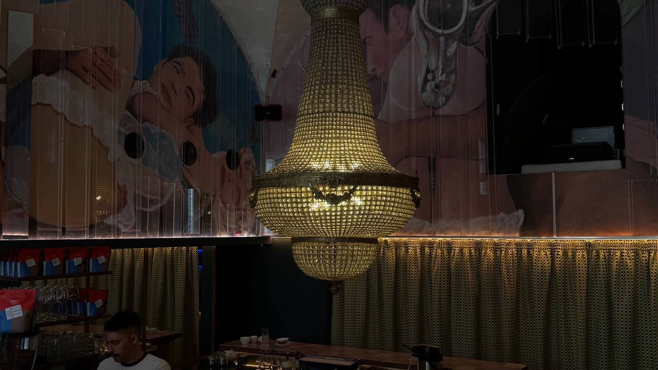 Lobby: all-day bistro & bar interior
