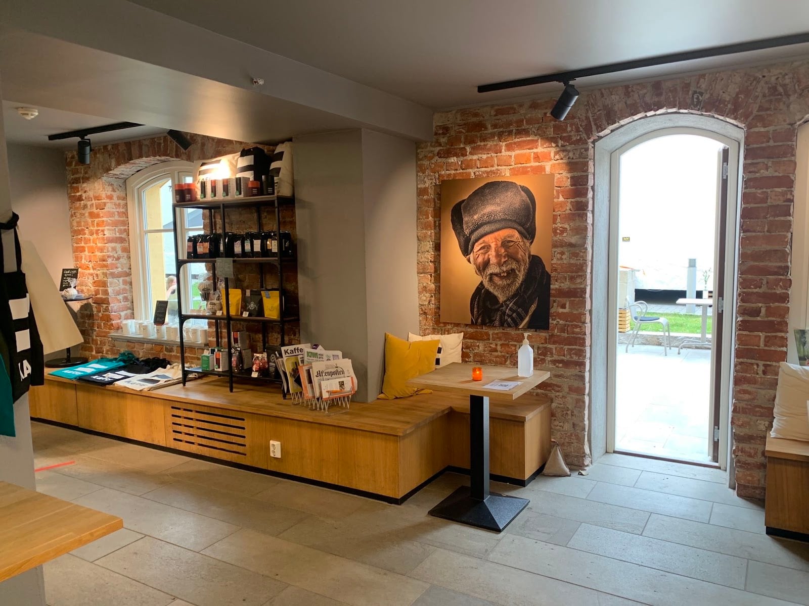 Erlik Kaffe (=KAFFE) interior