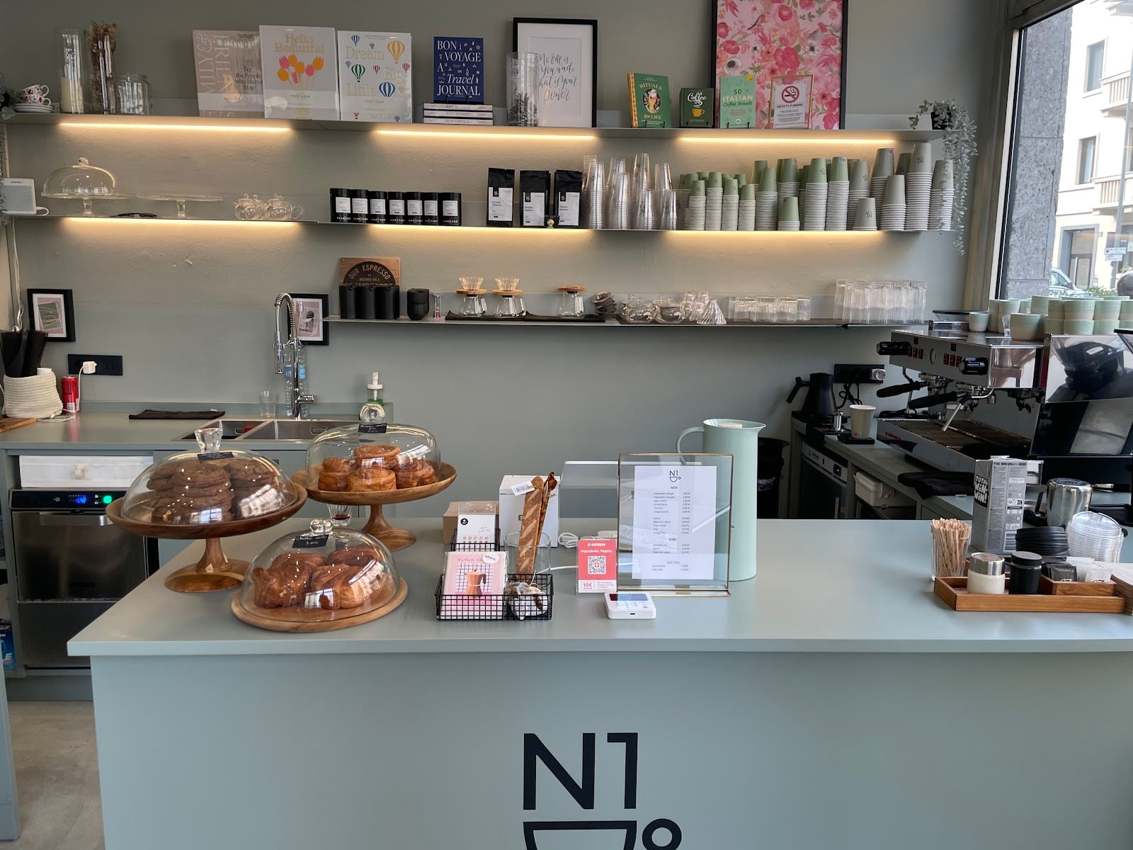 N1 Specialty Coffee interior