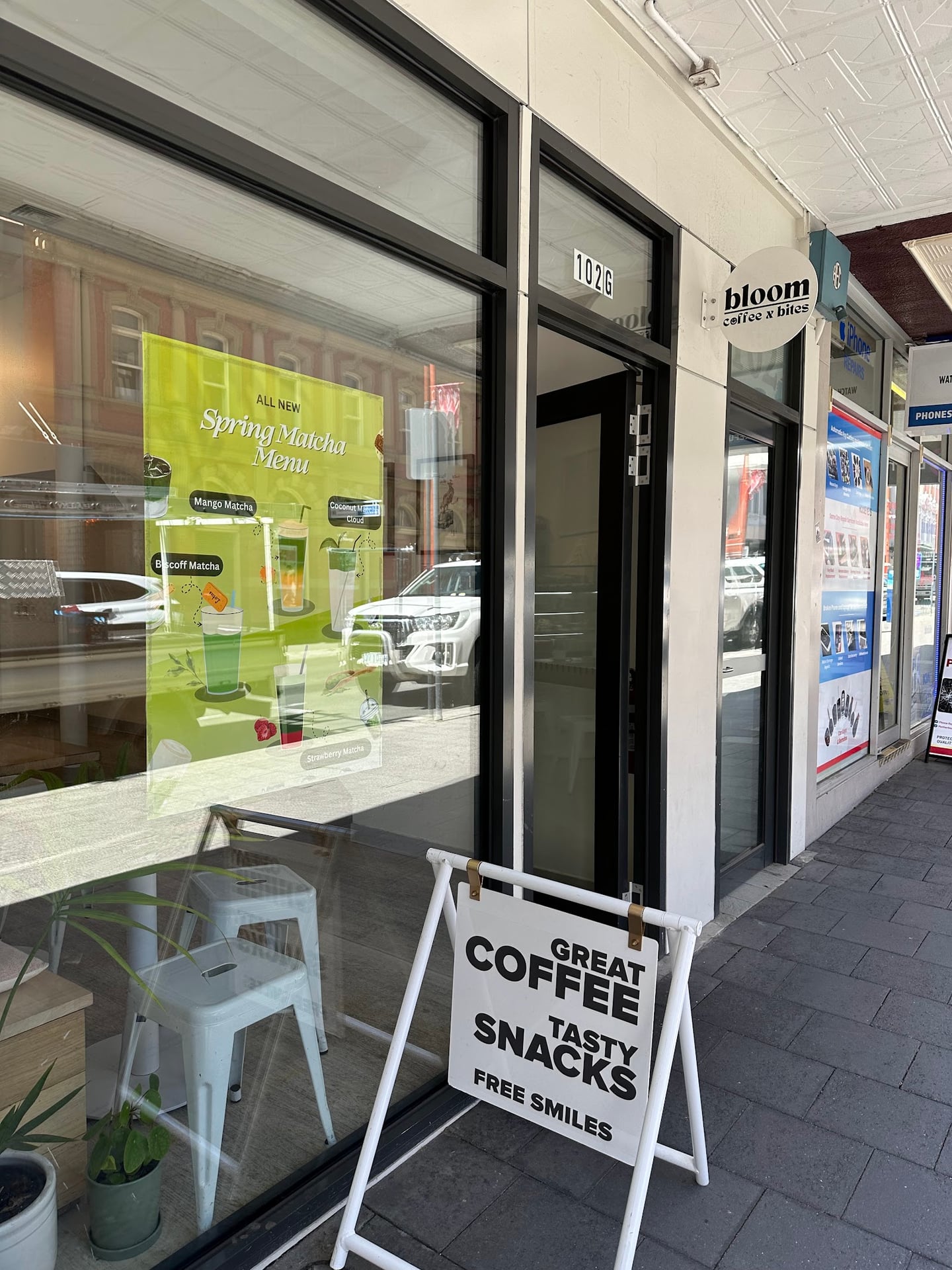 BLOOM Coffee x Bites interior