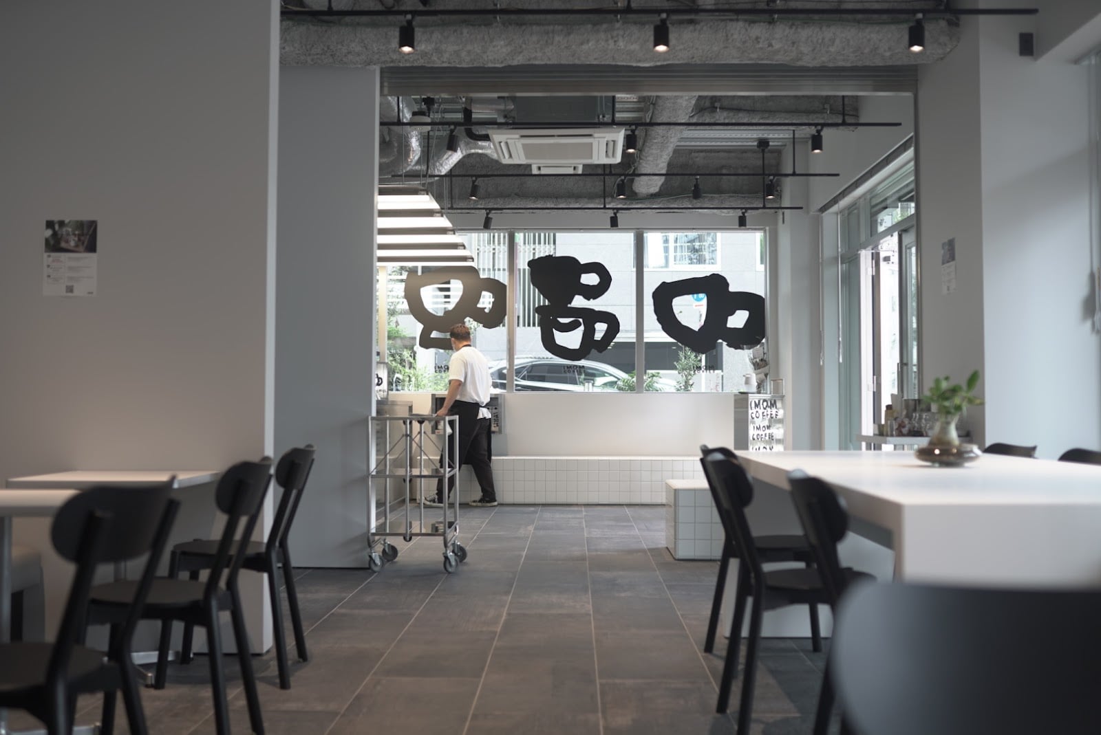 Imom Coffee interior