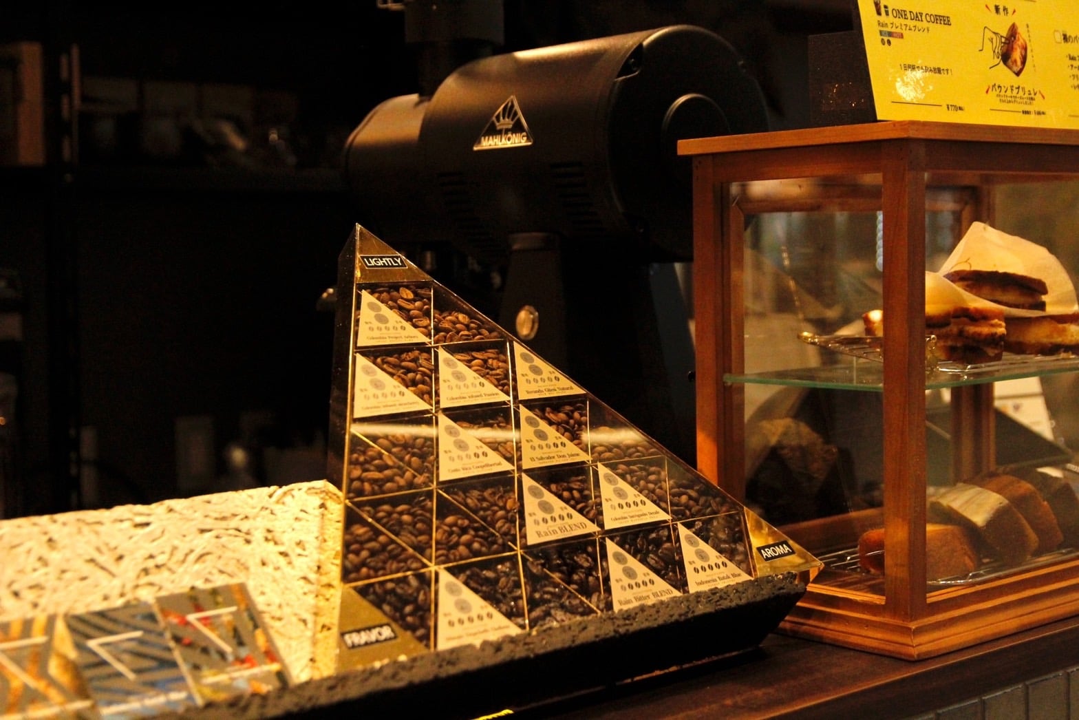 Rain coffee stand モユク interior